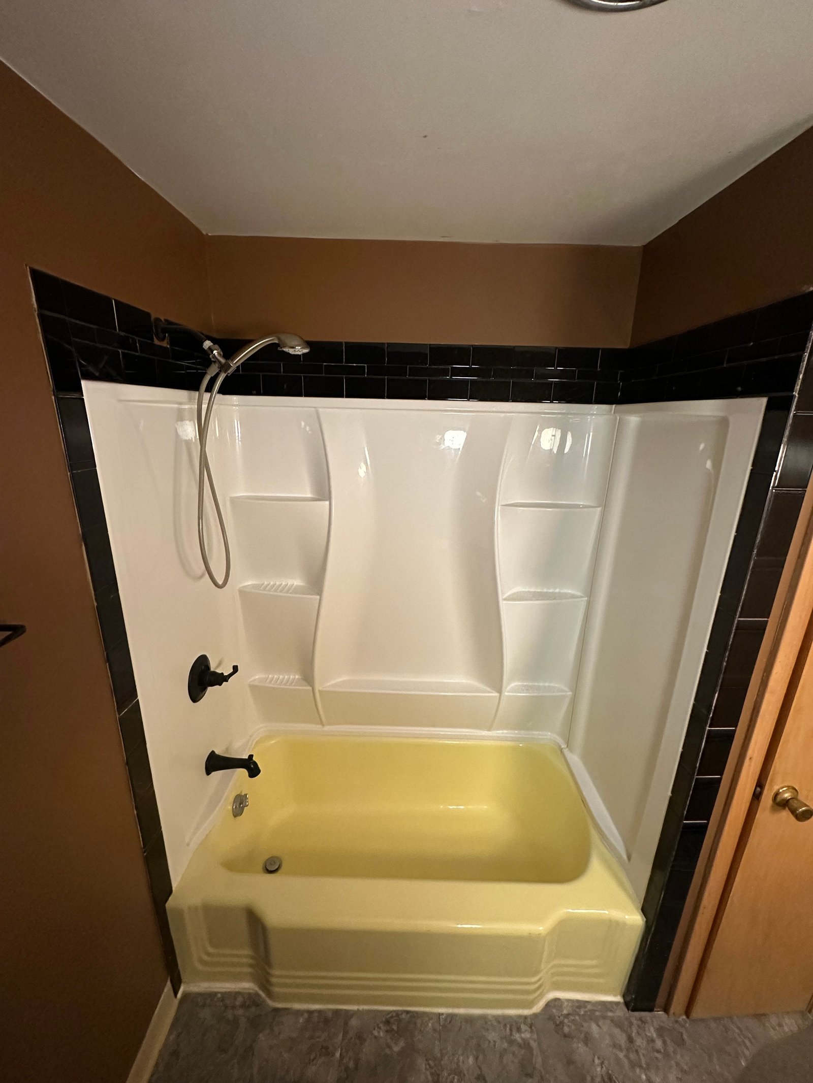 Bathroom before remodel 23